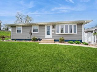 2628 1st St SW, Cedar Rapids, IA 52404