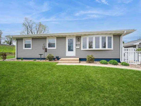 2628 1st St SW, Cedar Rapids, IA 52404