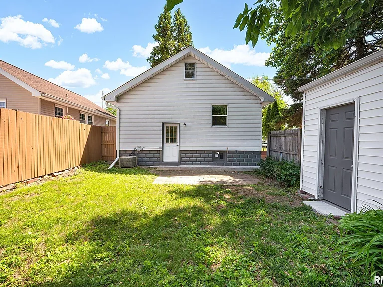 1413 W Gilbert Ave — Photo 25