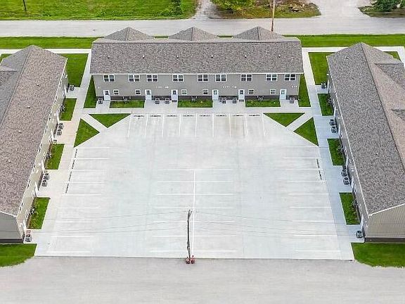 3rd image of 504 Oaklawn Ave