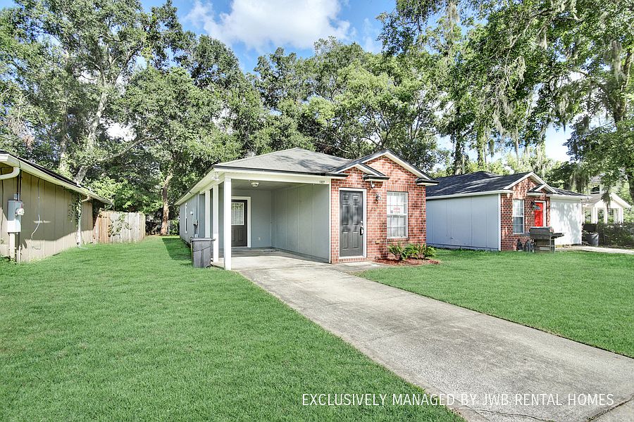 1st image of 1327 Pangola Dr