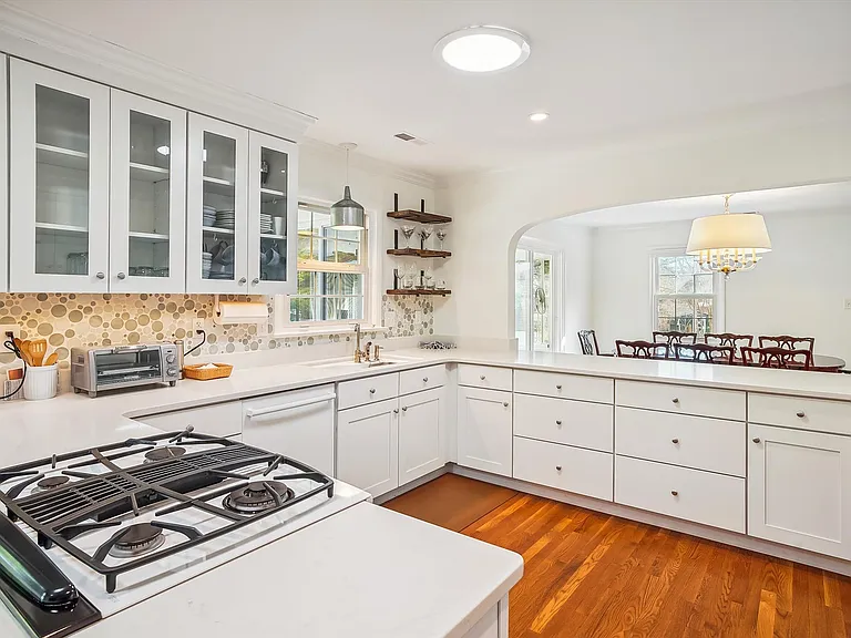 532 Trippe Ave — Photo 8