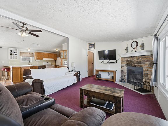 2nd image of 882 Lilac Rd