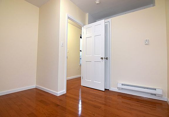 2nd image of 680 Manhattan Ave APT 13