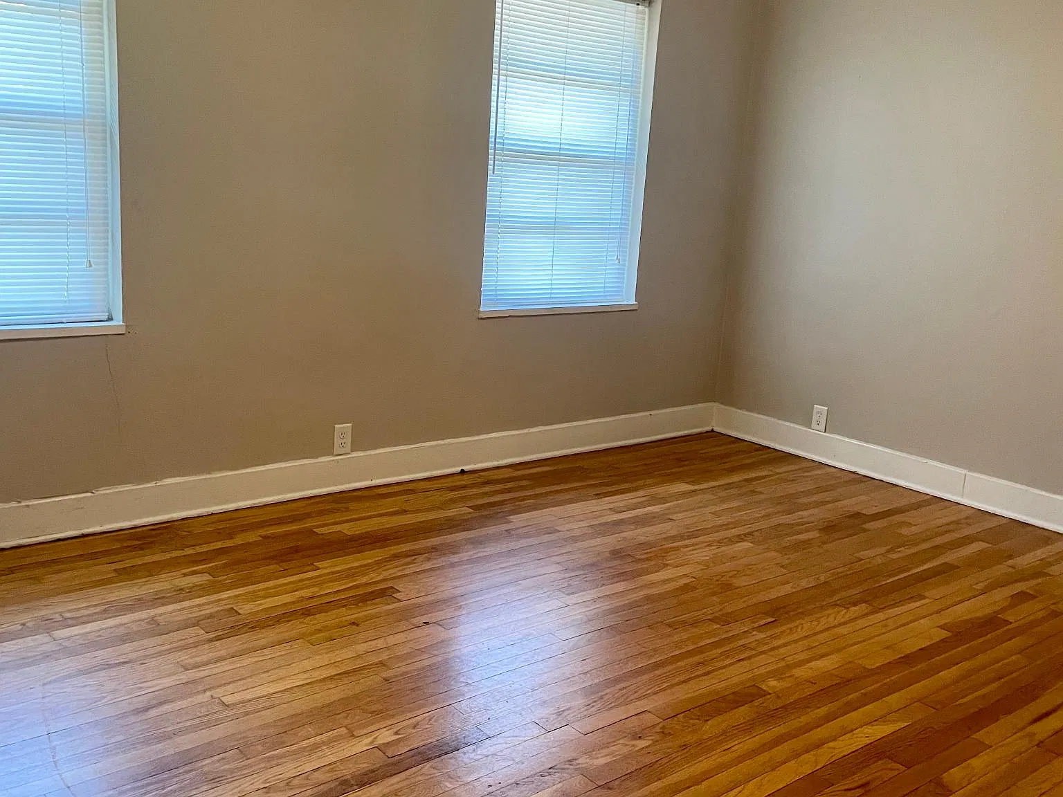 5016 N Lookout St — Photo 3