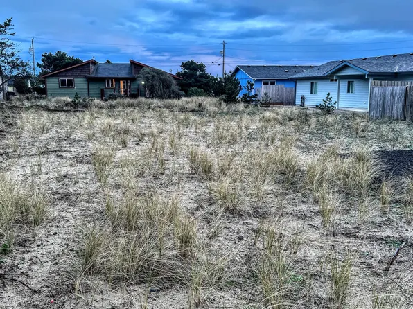 1801 NW Coho St, Waldport, OR 97394