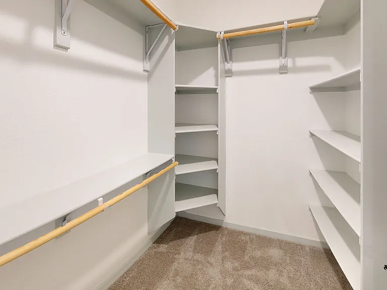 The Prospector Apartments — Photo 18