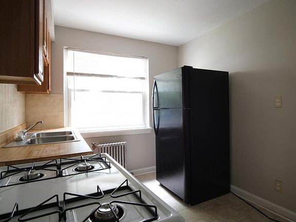 4th image of 4241 Rocky River Dr APT 6
