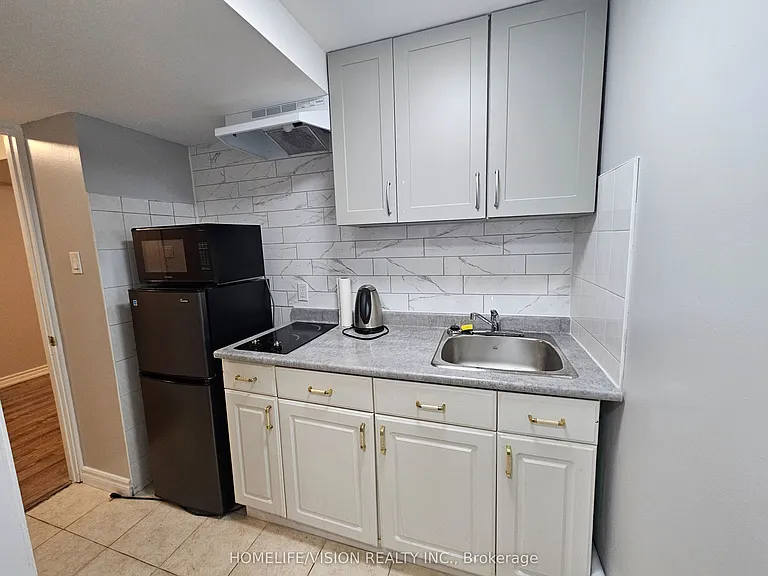 596 Skinner Ave #LOWER — Photo 8