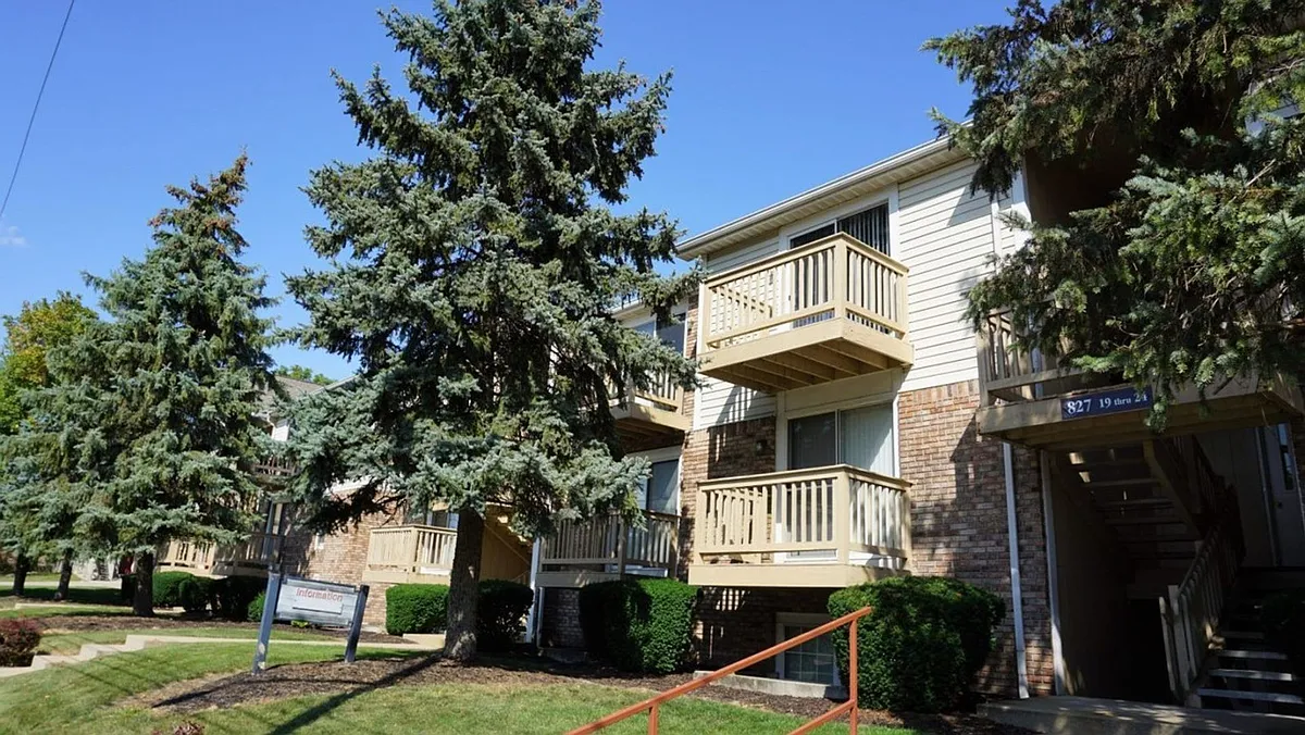 Building Photo - Vantage Pointe Apartments