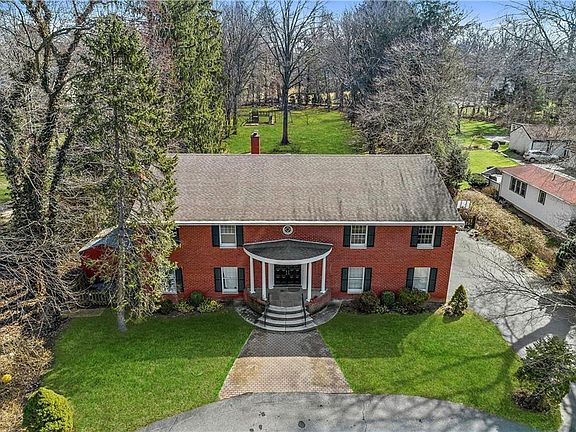 3rd image of 3 Woodland Dr #1