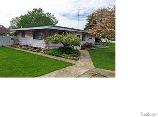 8245 Anchor Dr, Port Austin, MI 48467