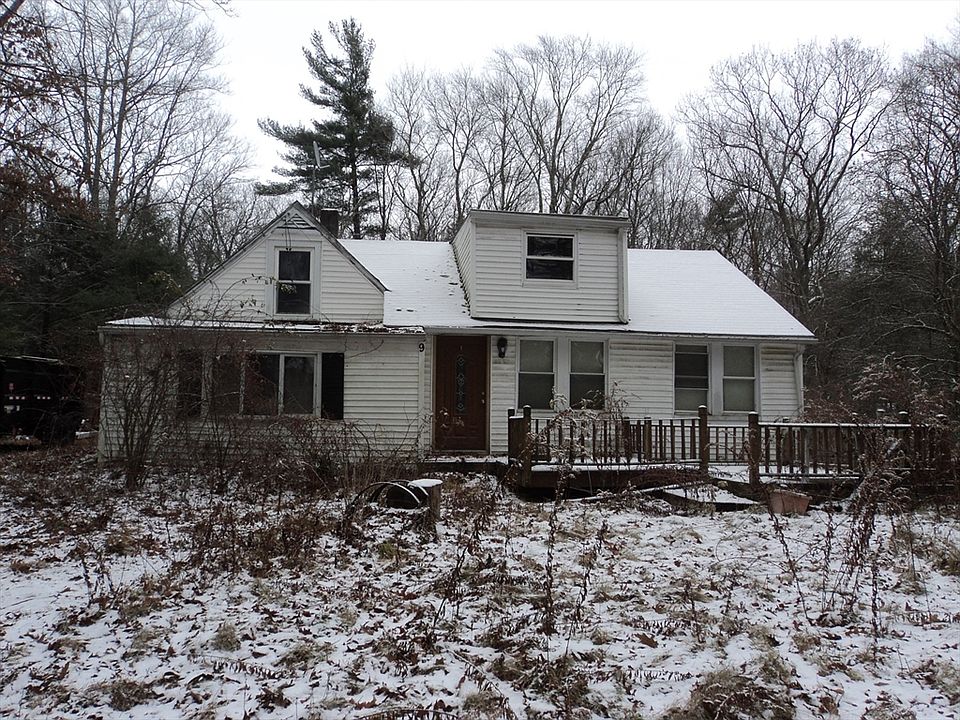 1st image of 9 Oak Dr