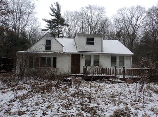 9 Oak Dr, Oxford, MA 01540