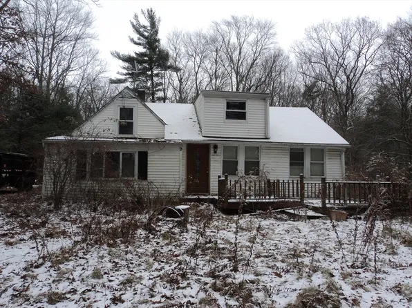 9 Oak Dr, Oxford, MA 01540