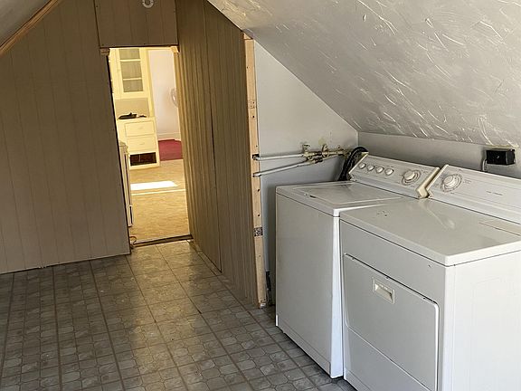 Rear Laundry Room