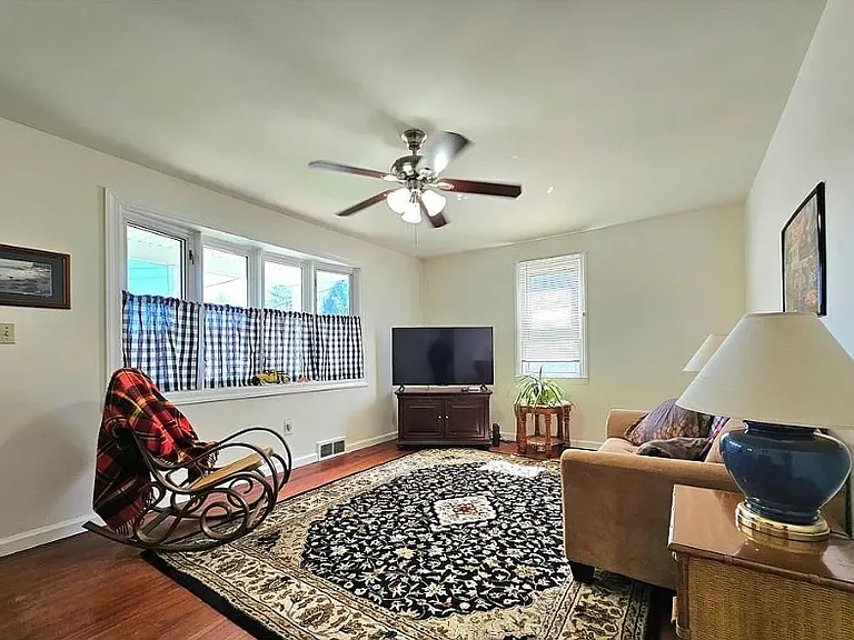 115 Kiefer St — Photo 1