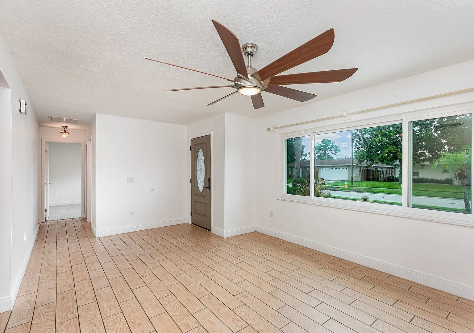 986 Sycamore Drive — Photo 4