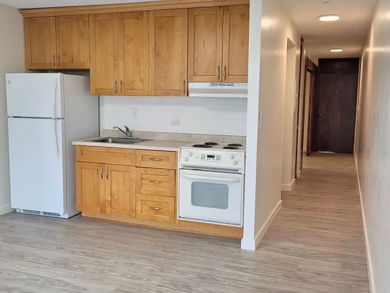 500 University Ave #305 — Photo 6