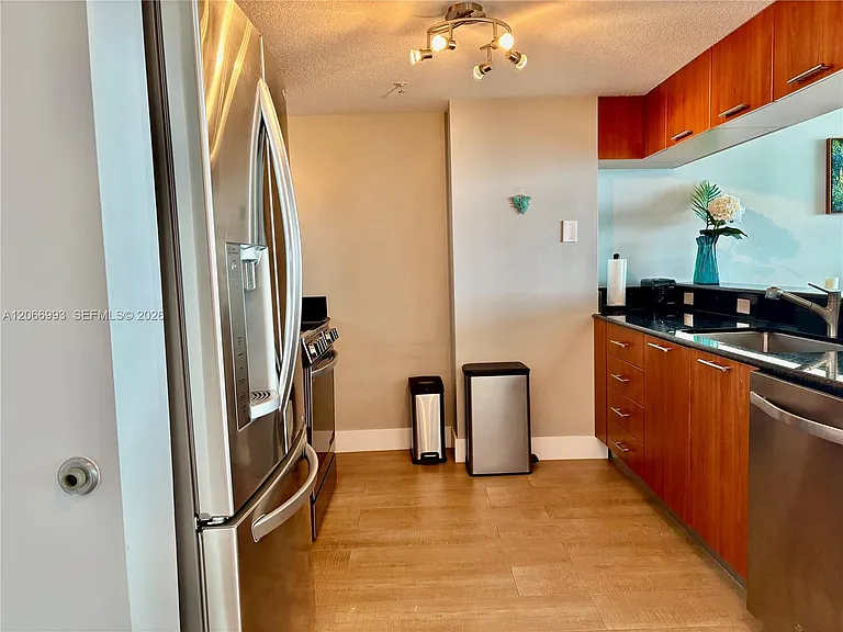 1800 N Bayshore Dr #4209 — Photo 5