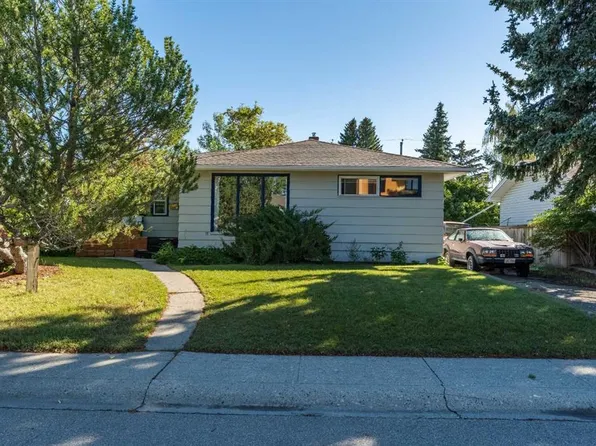 11 W Winchester Cres SW, Calgary, AB T3C 2T9