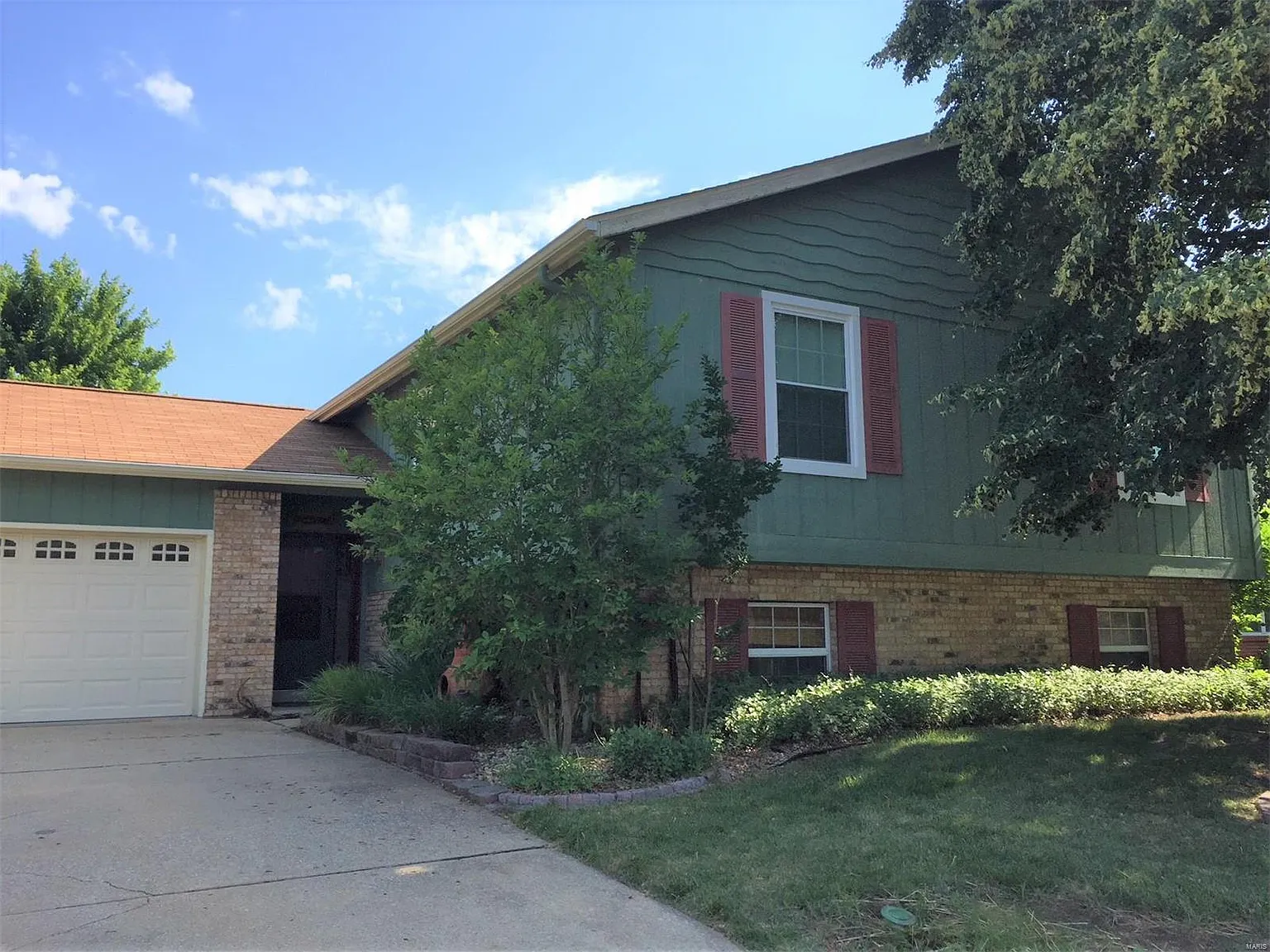 114 White Pine Ave photo 1