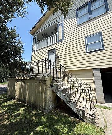 2nd image of 3701 Cadiz St