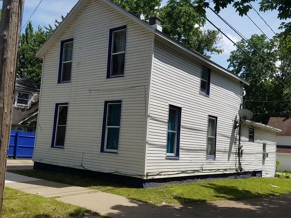 2nd image of 440 Myrtle St NW