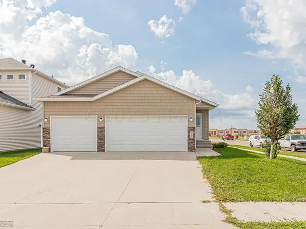5594 Justice Dr S, Fargo, ND 58104