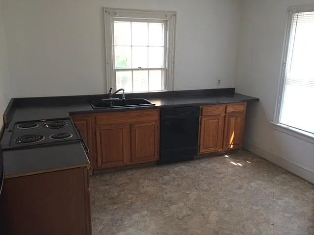 3 bed, 1300 sqft, $1,800 — Photo 4