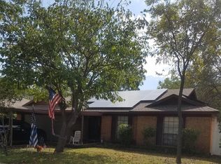 541 Greenway Dr, Saginaw, TX 76179