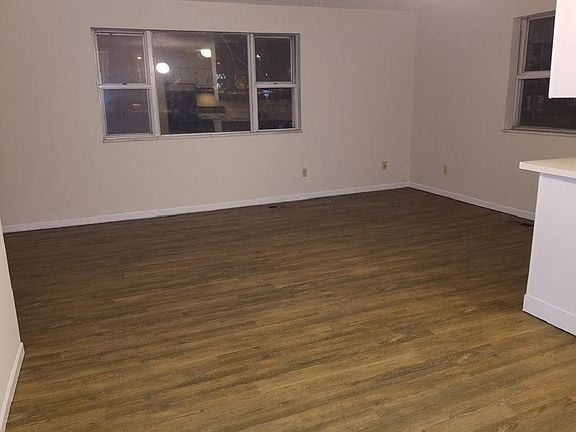 3rd image of 1115 Woodlawn Ave APT C
