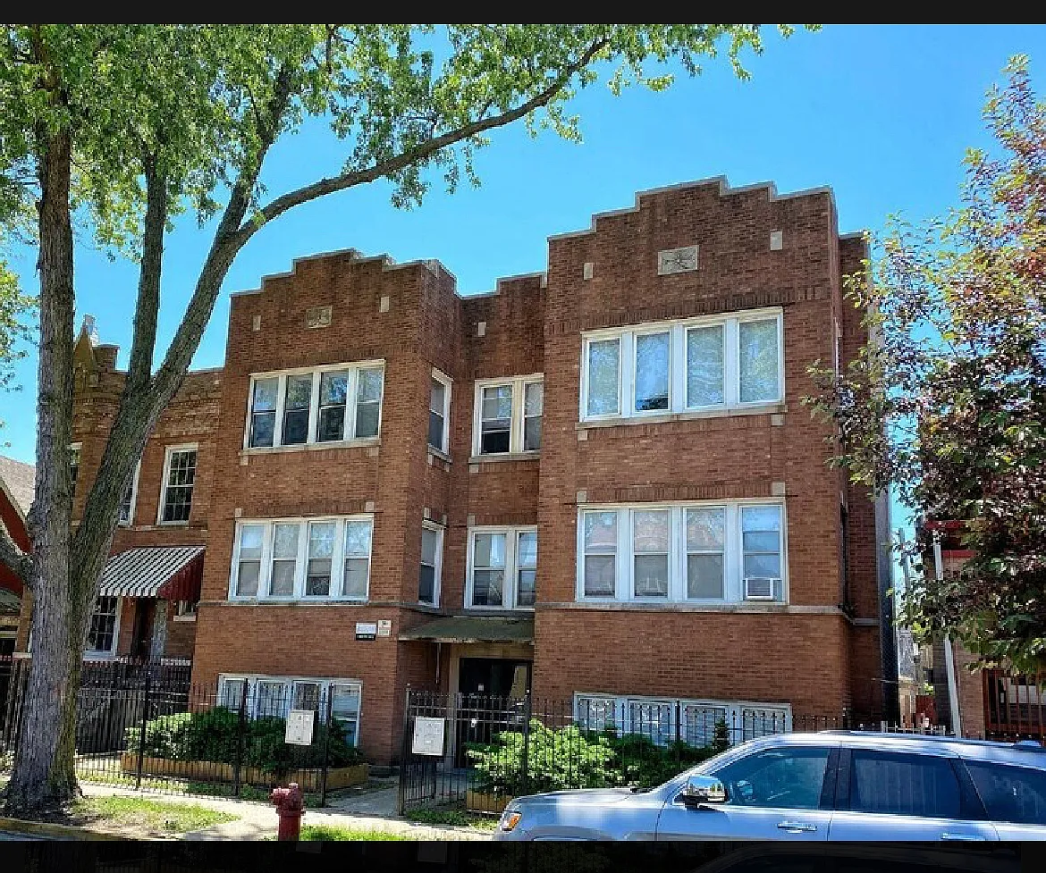 3 bed, 1000 sqft, $1,700 — Photo 1