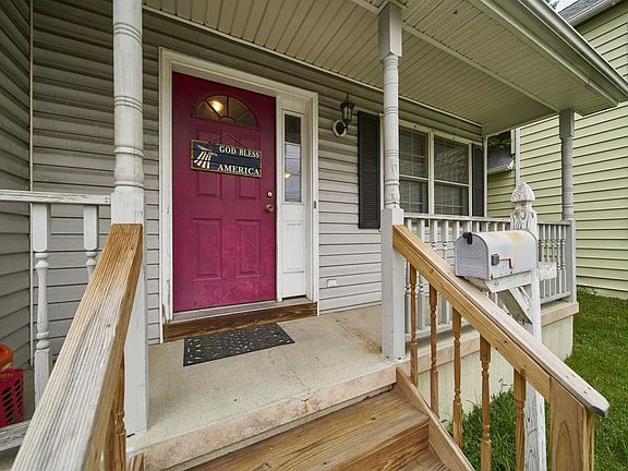 2nd image of 128 Verplanck Ave