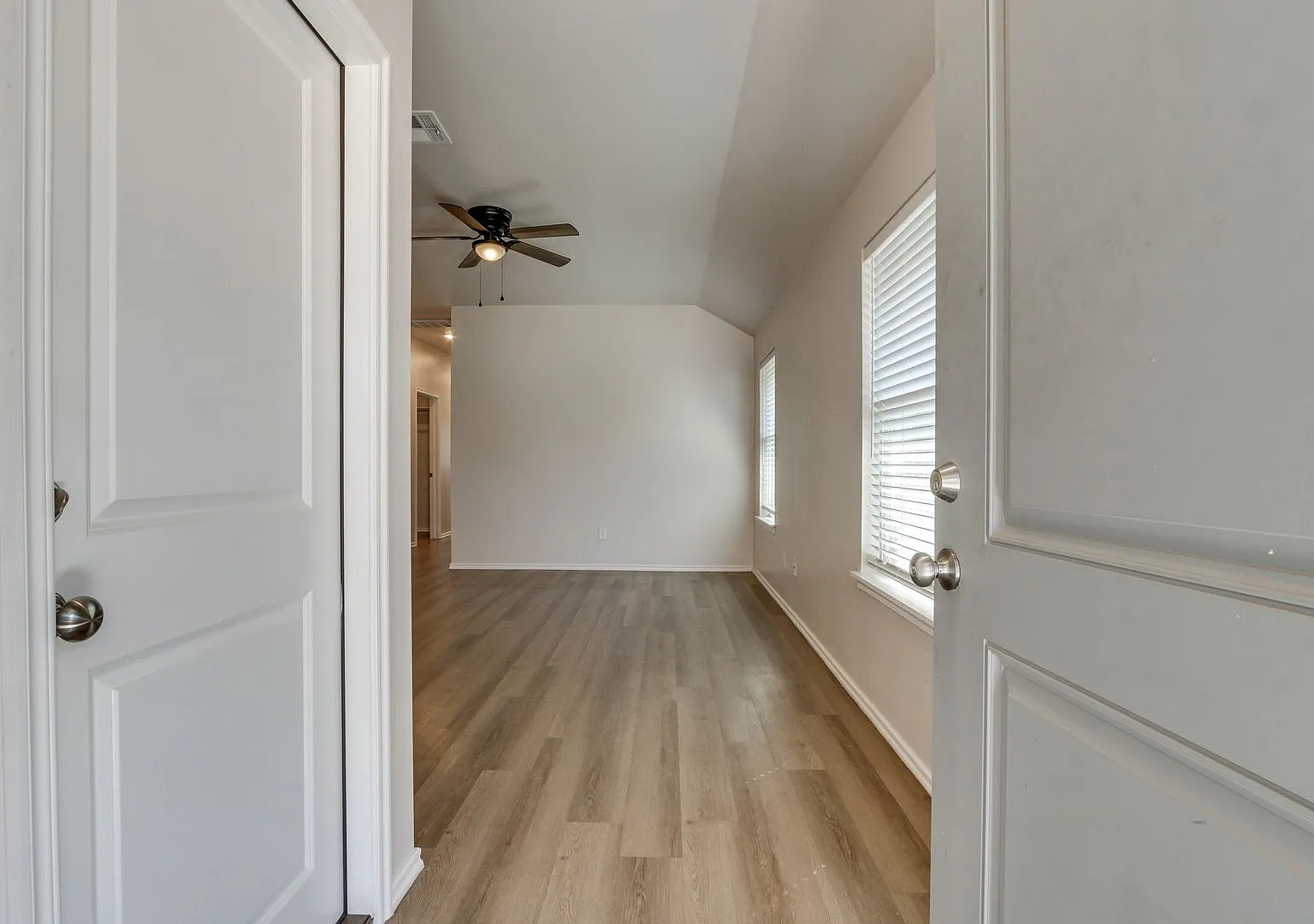 3 Bedroom 2 Bathroom Duplex in the Heart of Bethany — Photo 4