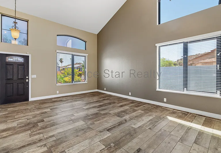 2104 E Behrend Dr — Photo 4