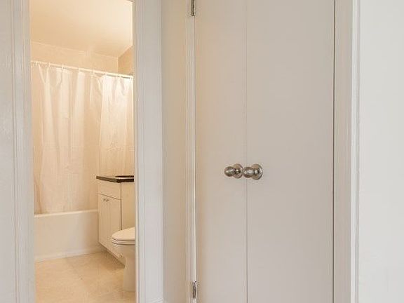 5th image of 224 E 60th St APT 6C
