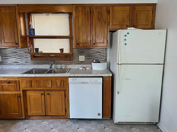 4th image of 104 8th St NW Unit 1