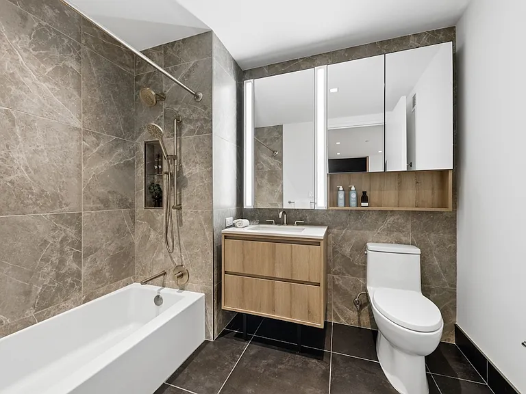 312 W 43rd St #7C — Photo 9