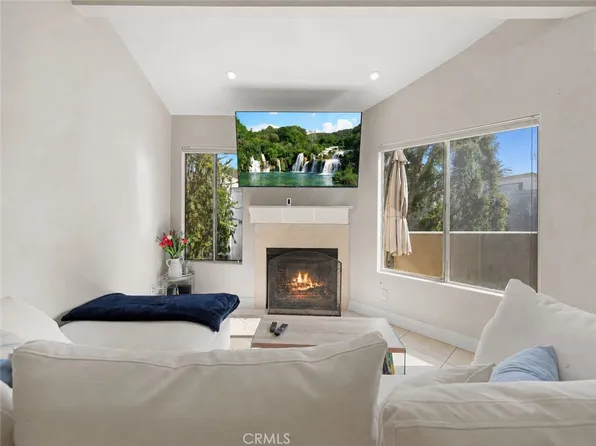 18408 Hatteras St, Tarzana, CA 91356