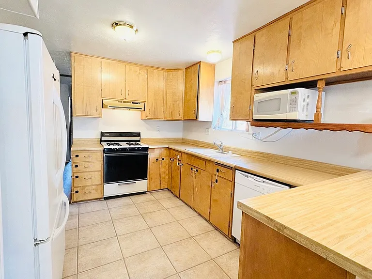 344 Downey Dr — Photo 10