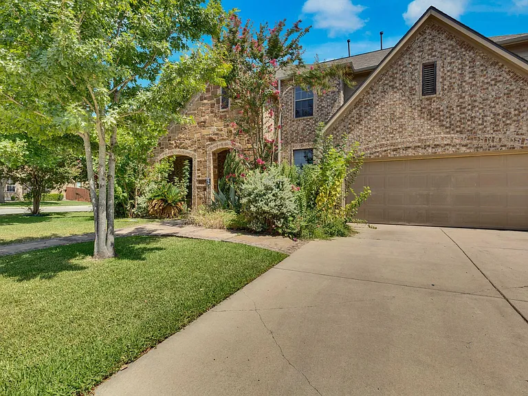 2500 Speidel Dr — Photo 1