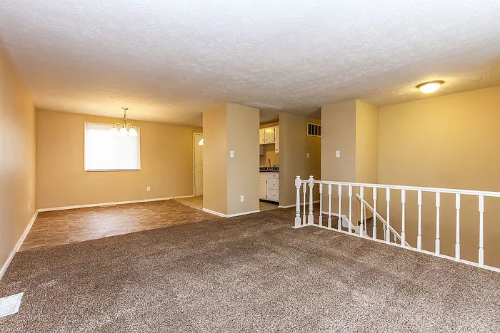 4 bed, 2.5 bath, 1482 sqft, $1,545 — Photo 2