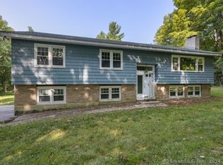 147 Old Newtown Rd, Monroe, CT 06468