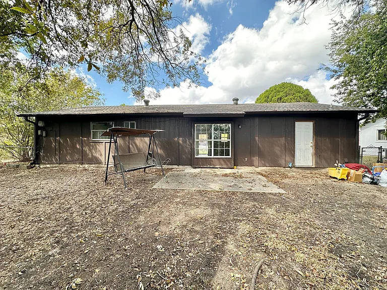 1410 Hammond Dr — Photo 22