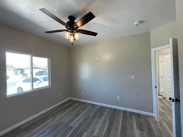 1543 Wallis Ave — Photo 9