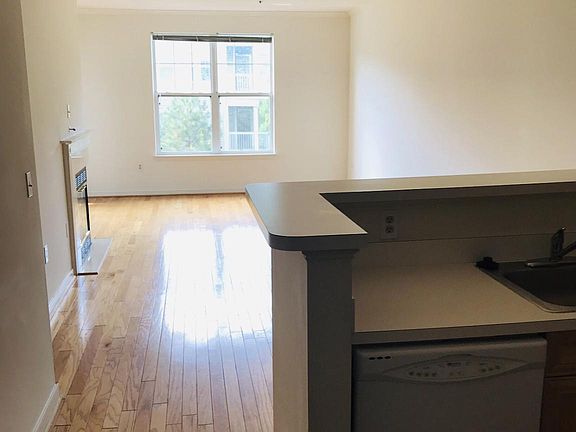 4th image of 1625 International Dr Unit 409