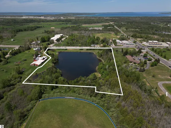 780 E Hammond Pl N, Traverse City, MI 49686