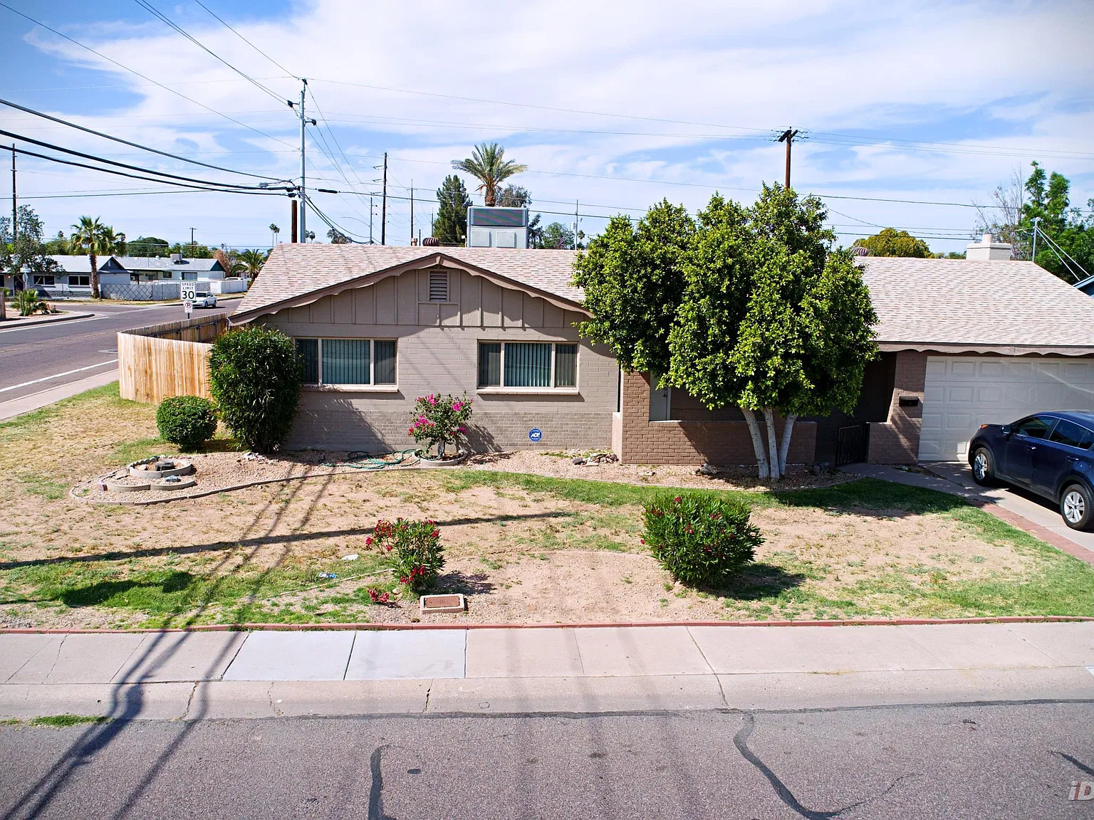3056 W Larkspur Dr — Photo 2