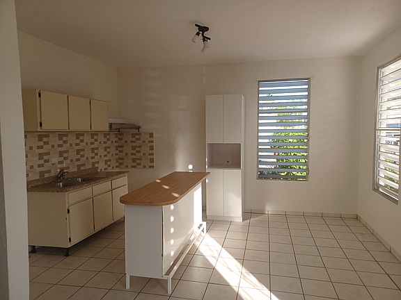 Kitchen/ Dinning area